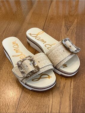 Woman’s Sam Edelman beige fabric platform slide with buckle. Size 7.Barely worn!